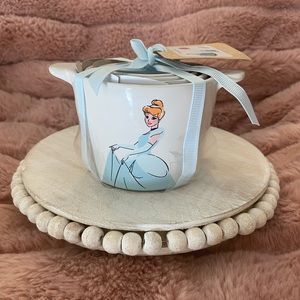 Rae Dunn Cinderella measuring cup set